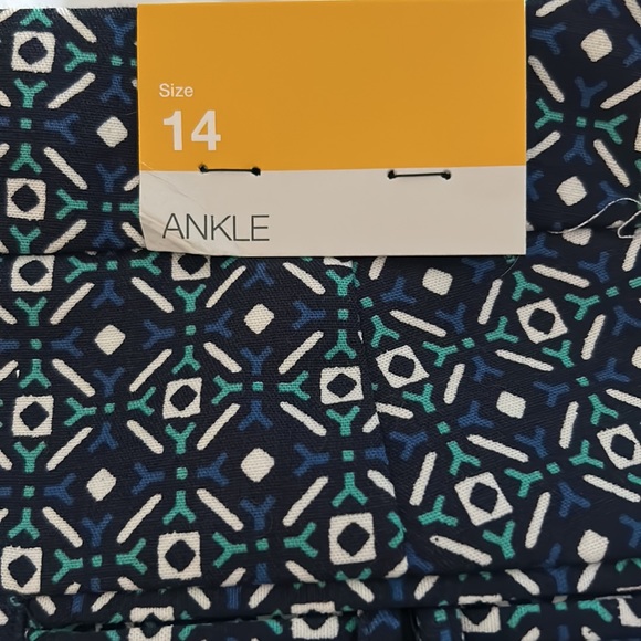 Merona Higher Mid-Rise Leg Classic Fit Straight hip and thigh Size 14 like new - Picture 5 of 11